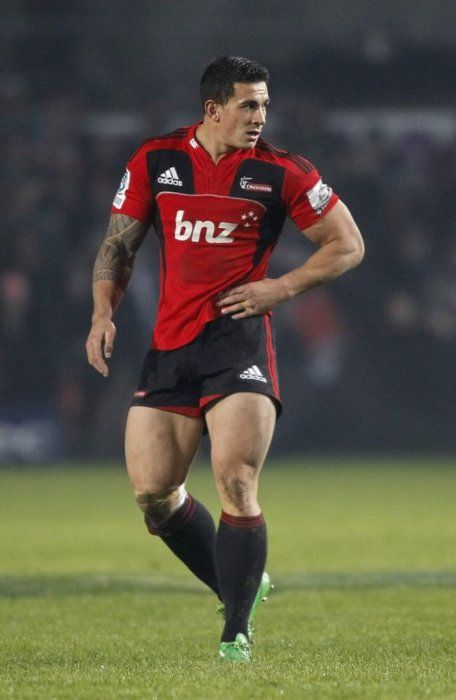 Sonny bill williams qui montre ses grosses cuisses